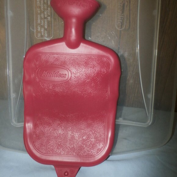 VINTAGE  Red  Rubber Hot Water Bottle By Faultless  Mint Condition - Picture 9 of 12